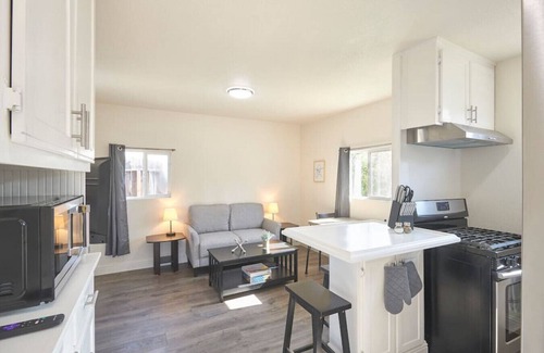 Raisin Casa | Bright & New Back House KING Tower District