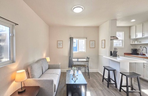 Raisin Casa | Bright & New Back House KING Tower District