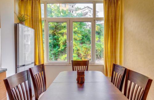 Smolyan Apartamento | Bright retreat with Balcony & Mountain Views by Flat Manаger