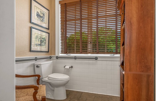 Mill Spring Cabina | Bright's Creek Double Queen with Deck and pet friendly-Near TIEC, Hendersonville