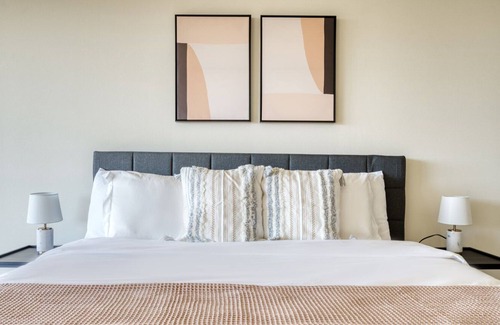 Central San Mateo Apartamento | Bright San Mateo 2BR w/ W/D, BBQ & Pool, nr Caltrain, by Blueground