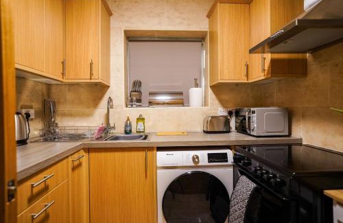 Chase Apartamento | Bright & Spacious 3BR Apartment Free Parking Enfield North London