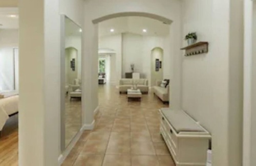 Tamiami Casa | Bright & spacious centrally located 4 bed home