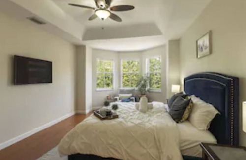 Tamiami Casa | Bright & spacious centrally located 4 bed home