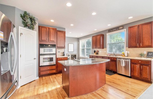 Bellevue Casa | Bright & Spacious Family Home