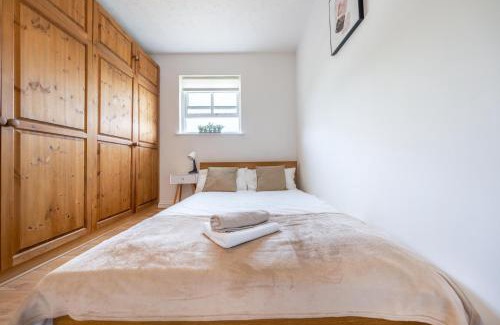 Bishop's Stortford Apartamento | Bright & Spacious 2BR Apartment Stansted Airport & Bishops Stortford Town