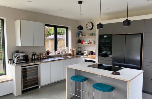 Newdigate Casa | Bright spacious home with a natural swimming pond in Surrey Hills