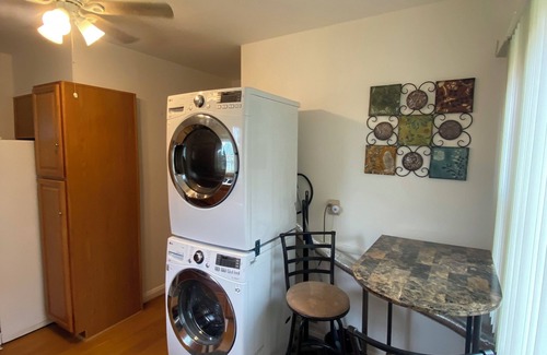 Lochearn Casa | Bright & Spacious – Near Downtown - Full Kitchen- Workspace, Laundry