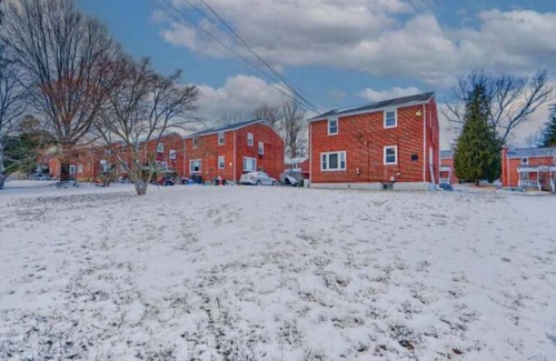 Lochearn Casa | Bright & Spacious – Near Downtown - Full Kitchen- Workspace, Laundry