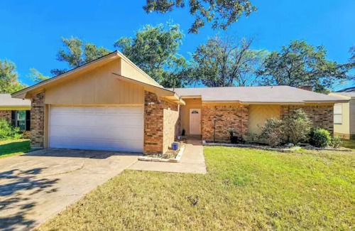 Bryan Casa | Bright & Spacious with a Huge Private Back Yard