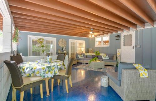 Turners Casa | Bright Springfield Home Walk to Nature Center!