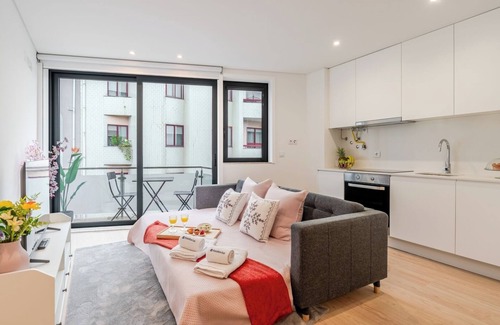 Leca da Palmeira Apartamento | HostWise – Bright Studio w/ Balcony and Garage