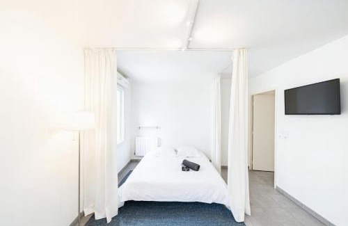 Gorge de Loup Apartamento | Bright studio with garage - Valmy District