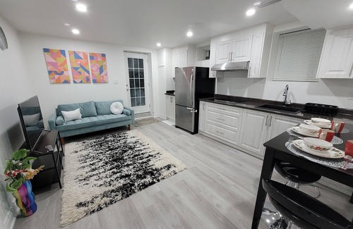 Halton Regional Municipality Casa | Bright & stylish 2 bed entire guest suite with private entrance and free parking