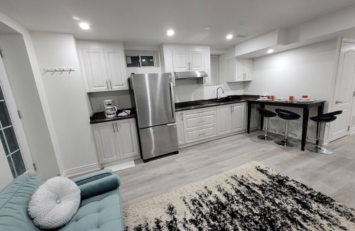 Halton Regional Municipality Casa | Bright & stylish 2 bed entire guest suite with private entrance and free parking