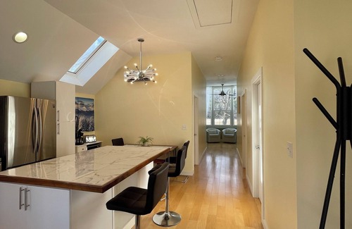 Charlemont Apartamento | Bright, uplifting 2 BR Apt, in private country setting.