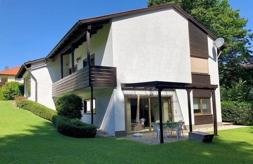 Saaldorf-Surheim Apartamento | Bright vacation apartment - 3 persons, 80sqm, 2 bedrooms, covered terrace