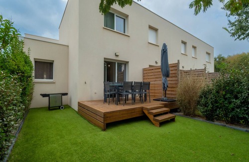 Serignan Villa | Bright villa 9 ppl, garden, close to the sea