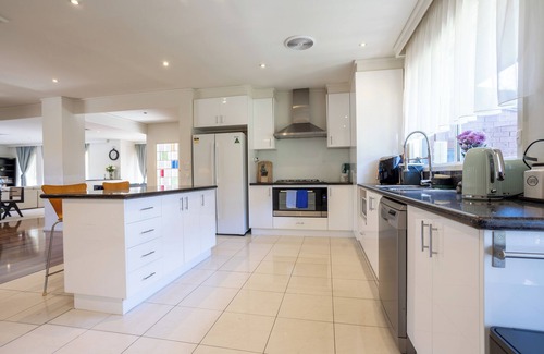 Brighton East Casa | Brighton Bliss | A Poolside Coastal Retreat