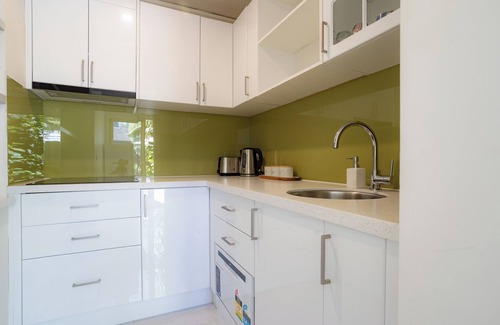 Brighton East Casa | Brighton Bliss | A Poolside Coastal Retreat