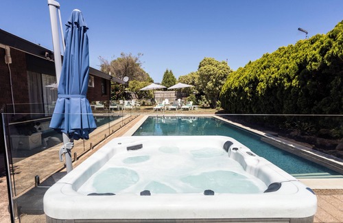 Brighton East Casa | Brighton Bliss | A Poolside Coastal Retreat