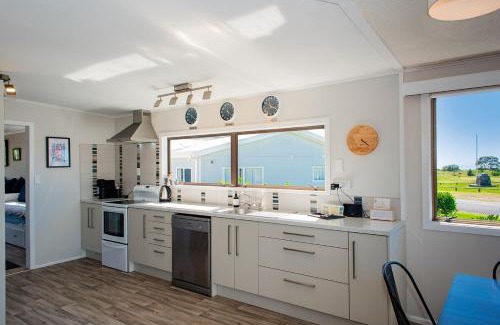 Waihi Beach Casa | Brighton family bach - sea views