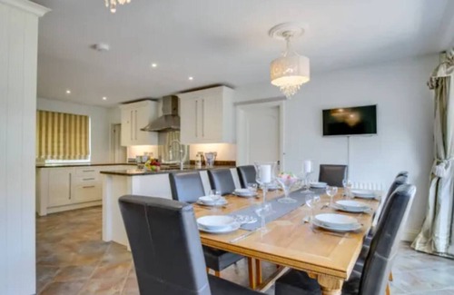 Ovingdean Casa | Brighton located 4 bed Villa with heated pool
