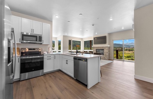 Lakeside Village Apartamento | Brightwood #306