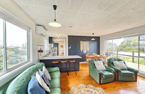 Waterhouse Casa | Brindabella - Only a ONE minute walk to the beach!