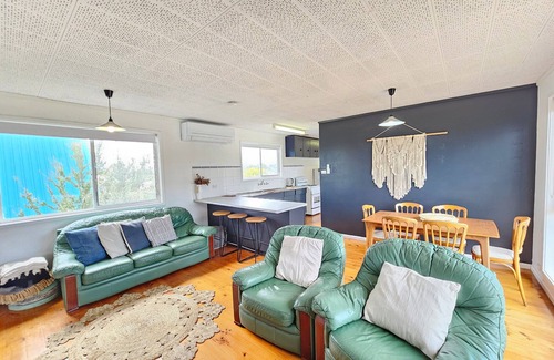 Waterhouse Casa | Brindabella - Only a ONE minute walk to the beach!