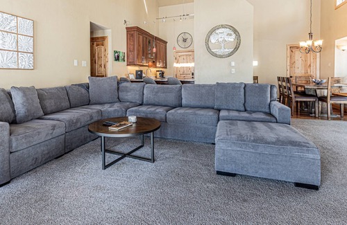 Steamboat Springs Casa | ¡Pregunte por ofertas de mitad de semana! Se admiten perros, vistas increíbles, bañera de hidromasaje privada, garaje, chimenea de leña