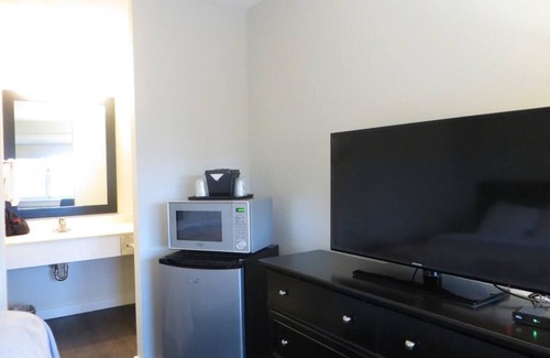 Traverse City Hotel | Brio Beach Inn