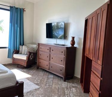 Antoneys Cay Hotel | Brisas Del Mar Beach + Dive Resort