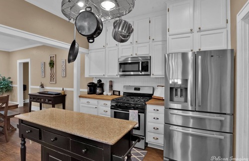 Broadmoor Casa | Broadmoor 3 Bed Pet Friendly Fenced Backyard