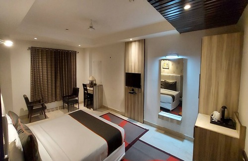 Jaipur Hotel | Broadway Inn