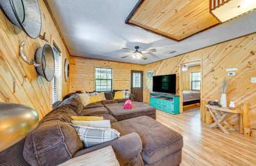 Broken Bow Casa | Broken Bow Cabin with Hot Tub and Game Room!