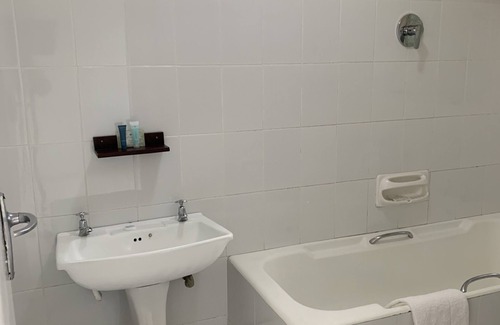 Juliasdale Hotel | Brondesbury Park Hotel