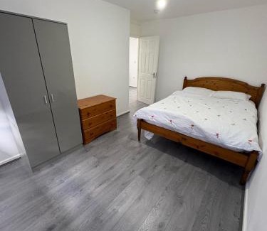 Havering Park Apartamento | Bronze house