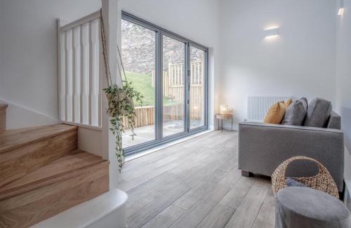 St Brides Casa | Brook Cottage - 7 Bedroom Cottage - Dale