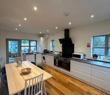 Llangollen Casa | BROOK HOUSE 4a
