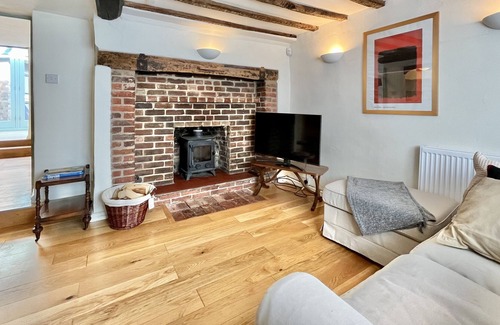 Pulborough Cabaña | Brooks Cottage, Pulborough by inspirestays.com - a cottage that sleeps 5 guests in 4 bedrooms (Insp