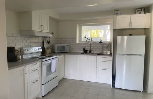 Louth Apartamento | Brook’s Hollow: Cozy countryside retreat nestled within Niagara wine district