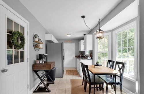 Monroe Casa | Brookside Bungalow- quiet & charming, 3 bed 2 bath, fully stocked home in Monroe