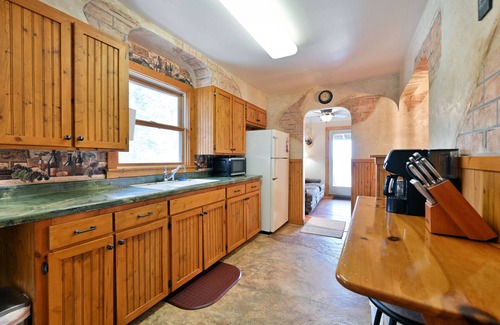 Grand View Cabaña | Brookside Cottage