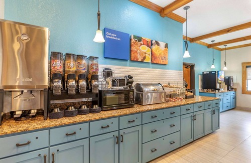 Asheville Hotel | Brookstone Lodge near Biltmore Village, Ascend Hotel Collection by Choice Hotels International