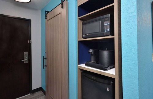 Asheville Hotel | Brookstone Lodge near Biltmore Village, Ascend Hotel Collection by Choice Hotels International