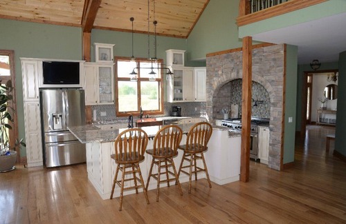 Brookville Casa | Brookville Ridge - Gorgeous Lake Home w/ Pool, Putting Green, Game Room