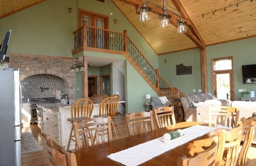 Brookville Casa | Brookville Ridge - Gorgeous Lake Home w/ Pool, Putting Green, Game Room