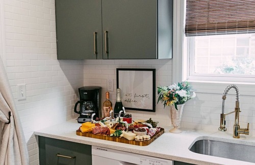 East Memphis Casa | Brooxie's House by Pettigrew Adventures