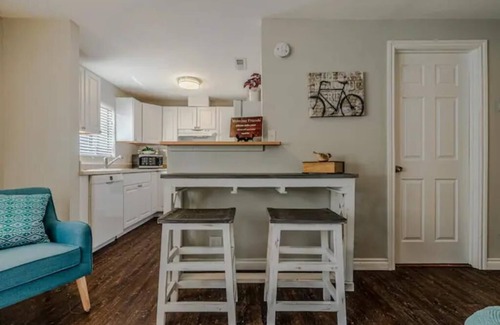 Tri-Cities Casa | Bruneau Bungalow Side A